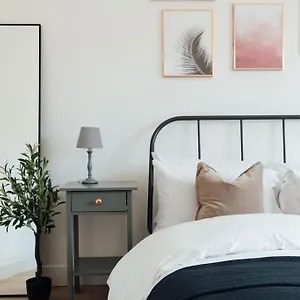 Stylish 2 Bedroom Flat In Ilford, London Apartment Ilford