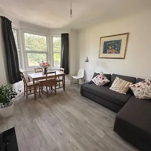 Modern 2 Bedroom Flat, Se6 Apartment