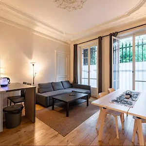 Geranimus Morland : Hearth Of Apartment Paris