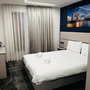Hotel Grand, Ilford