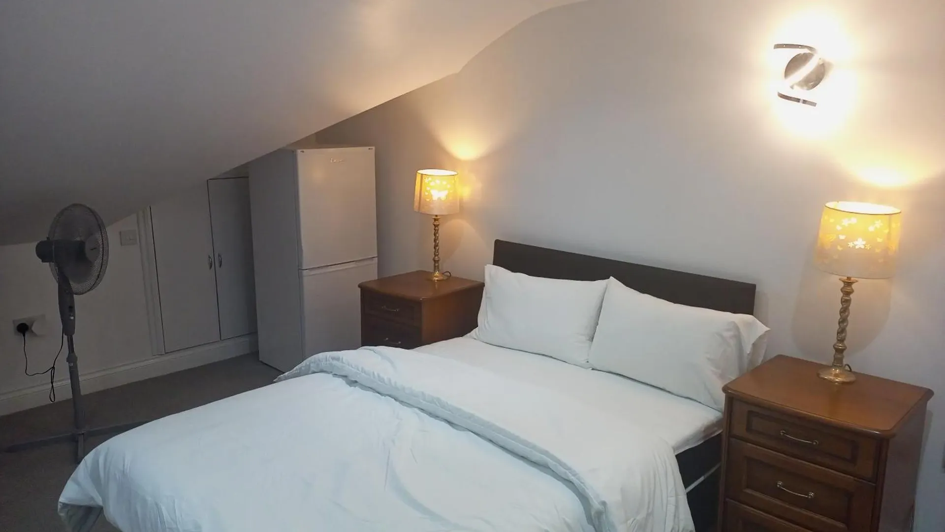 Homestay Family Lodge, Princess Lodge, Executive Lodge, Master'S Lodge Ilford